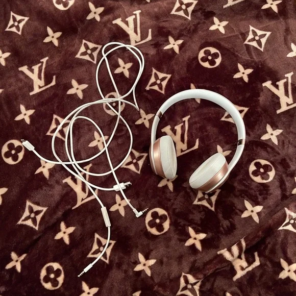 COPY - Beats solo 3 headphones